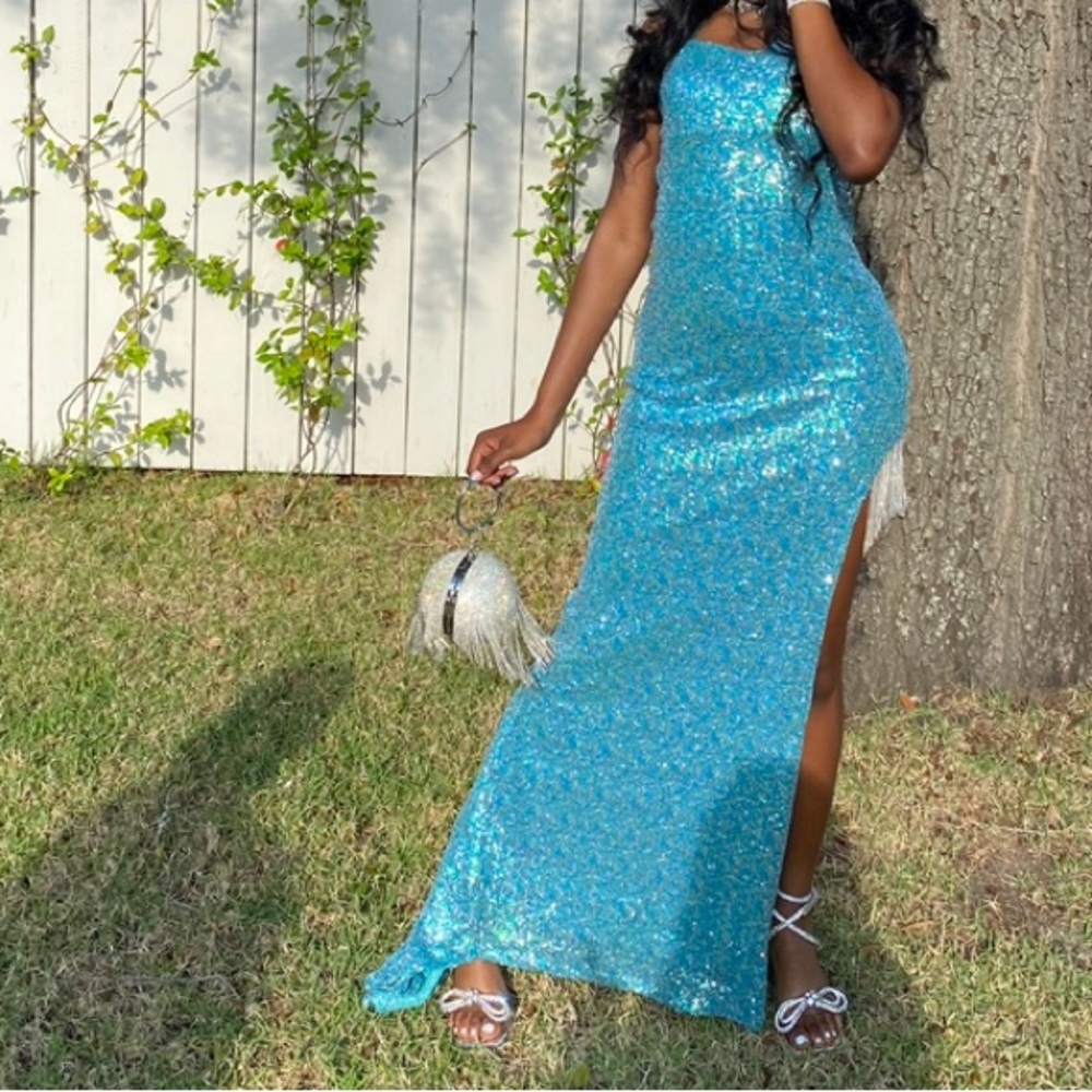 Beautiful Blue Formal Dress 👗